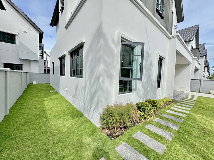 House with Shared Pool in Bangnatrad 